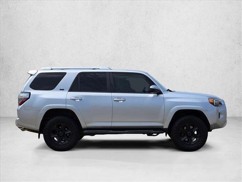 Used 2016 Toyota 4Runner SR5 RWD image 4