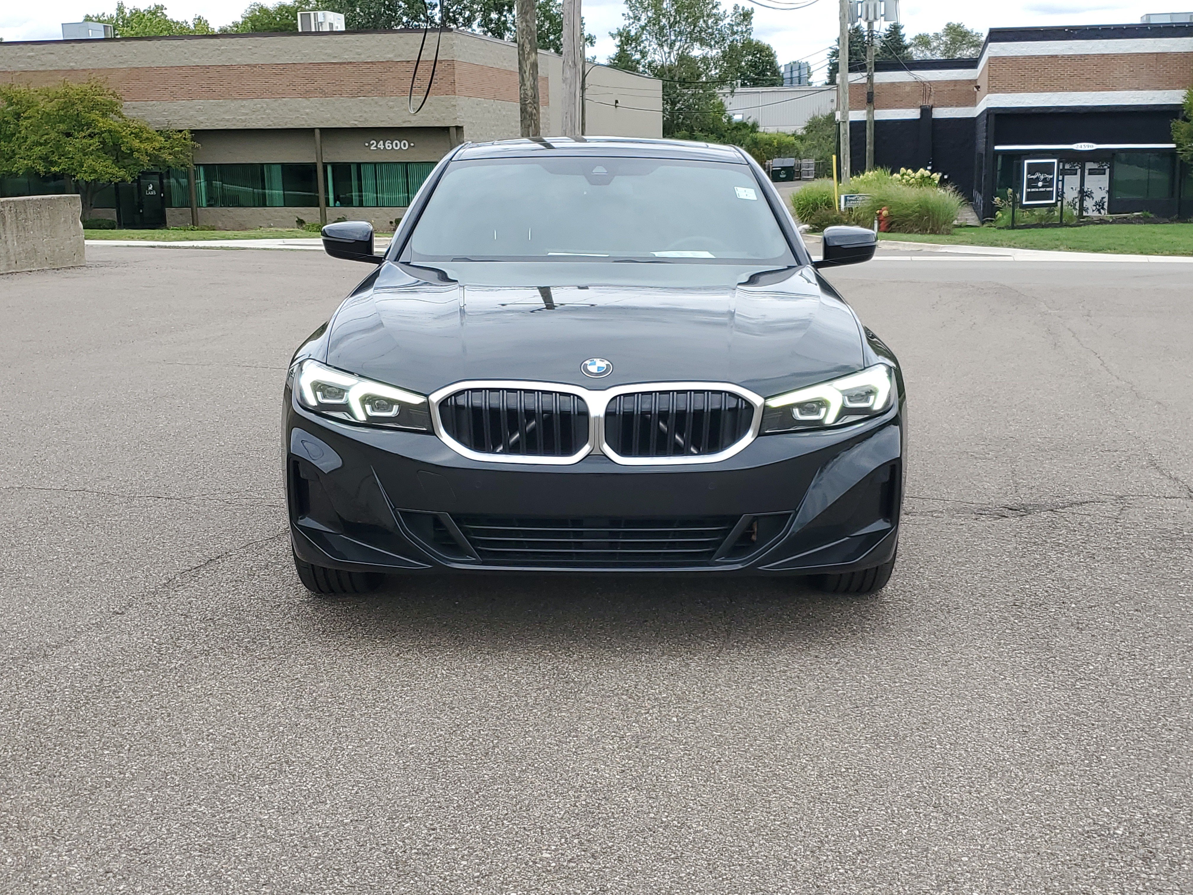 Certified 2023 BMW 330i xDrive Sedan w/ Driving Assistance Package AWD/4WD image 8