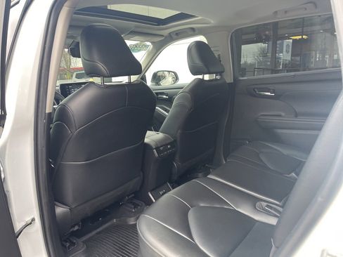 Used 2022 Toyota Highlander XLE image 48