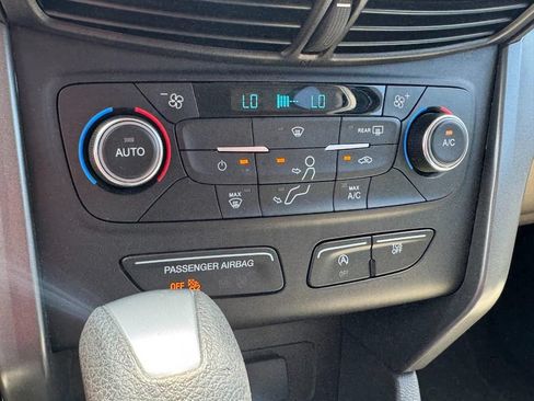 Used 2017 Ford Escape SE w/ Equipment Group 201A FWD image 18