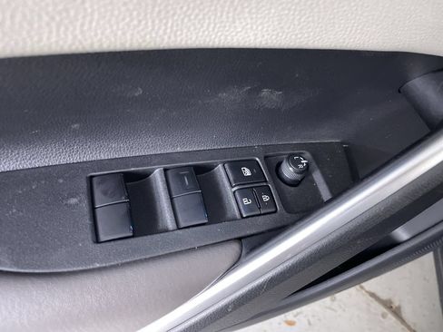 Used 2022 Toyota Corolla Cross XLE w/ Convenience Package AWD/4WD image 11