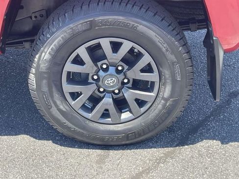 Used 2021 Toyota Tacoma SR5 RWD image 7