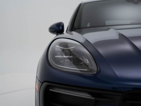 Used 2024 Porsche Macan Base w/ Premium Plus Package image 58