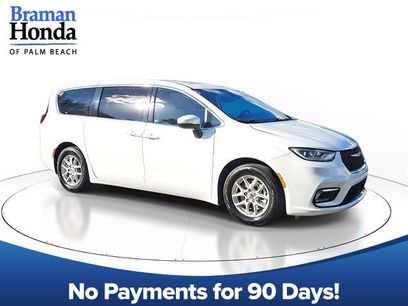 Used 2023 Chrysler Pacifica Touring-L