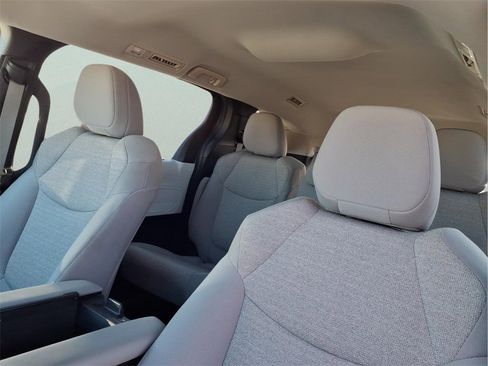 Used 2025 Toyota Sienna LE image 14