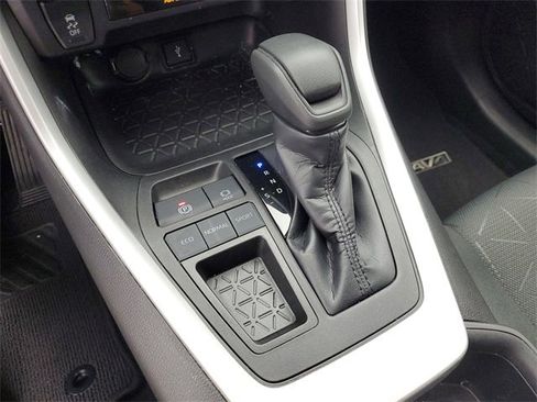 Used 2022 Toyota RAV4 XLE image 30