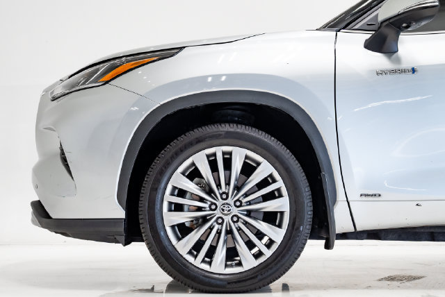 Used 2021 Toyota Highlander Platinum AWD/4WD image 32