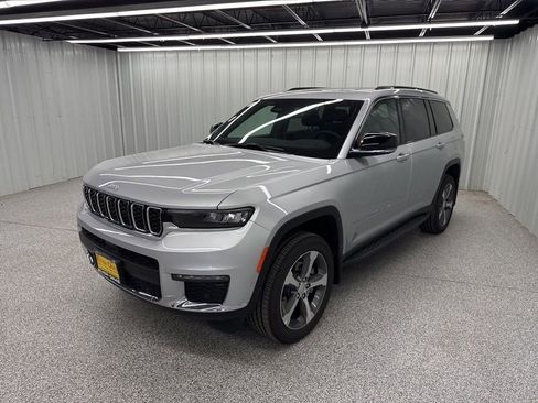New 2025 Jeep Grand Cherokee L Limited w/ Luxury Tech Group II AWD/4WD image 3