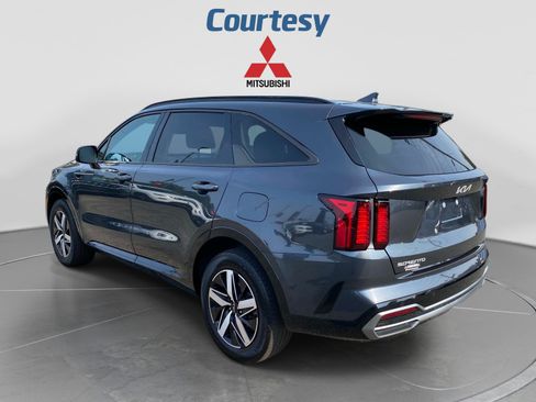Used 2023 Kia Sorento S FWD image 3
