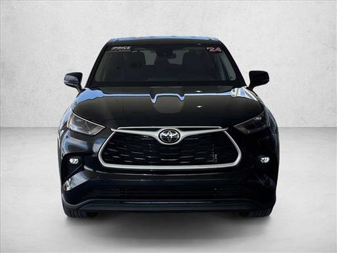 Used 2024 Toyota Highlander LE image 7