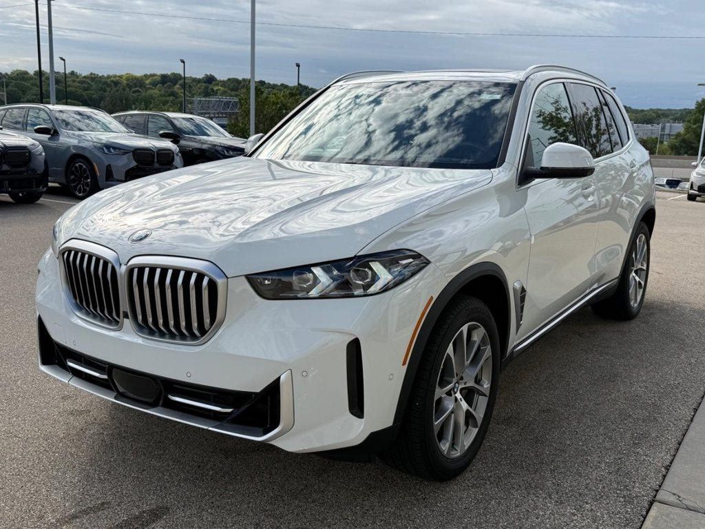 Used 2024 BMW X5 xDrive40i w/ Premium Package AWD/4WD image 8