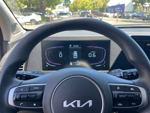 Used 2025 Kia Sportage LX FWD image 27