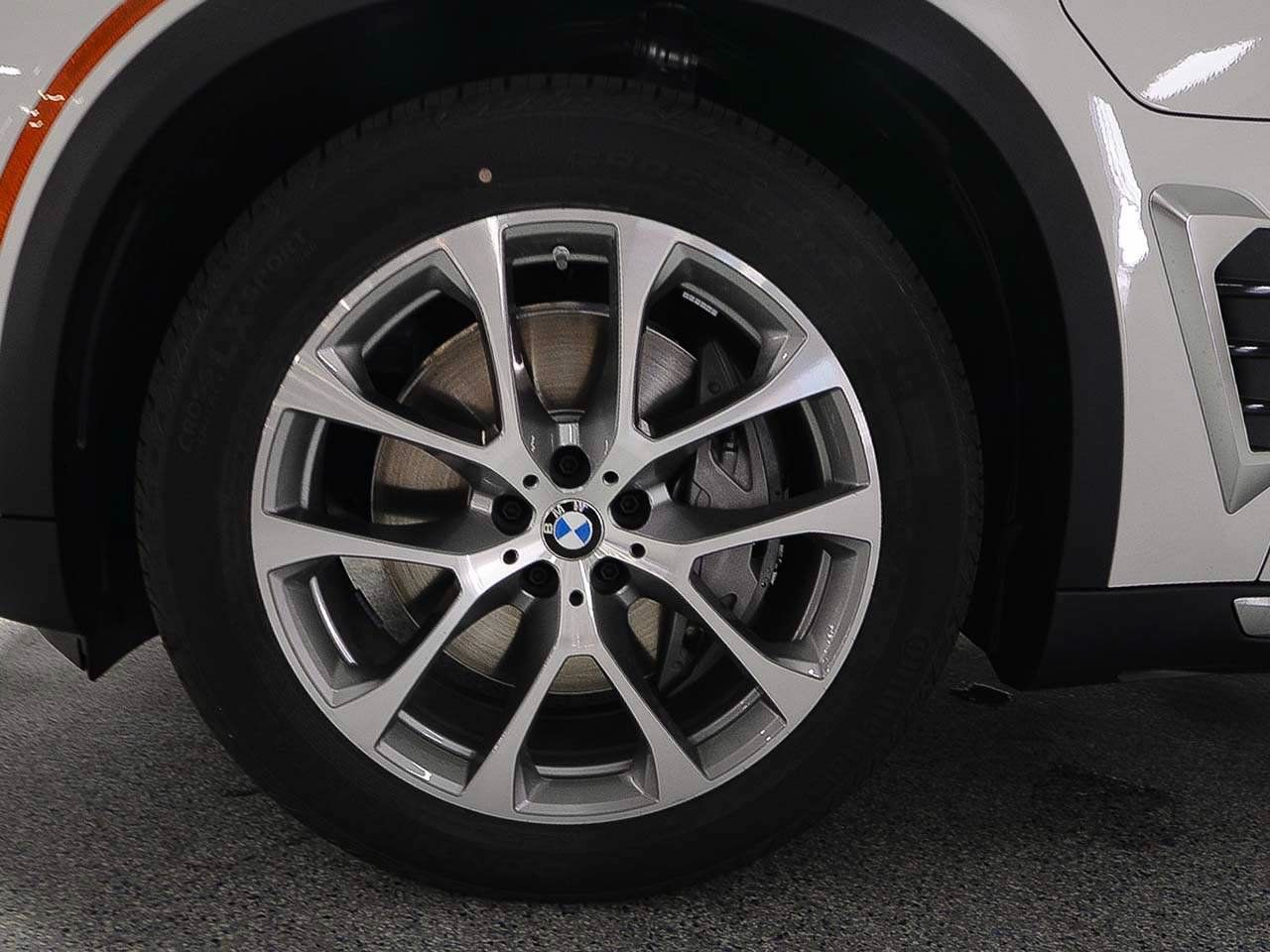 Used 2026 BMW X5 xDrive50e w/ Premium Package AWD/4WD image 5