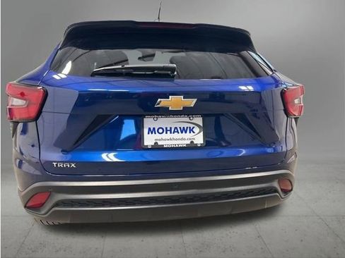 Used 2024 Chevrolet Trax LS w/ LS Convenience Package image 6