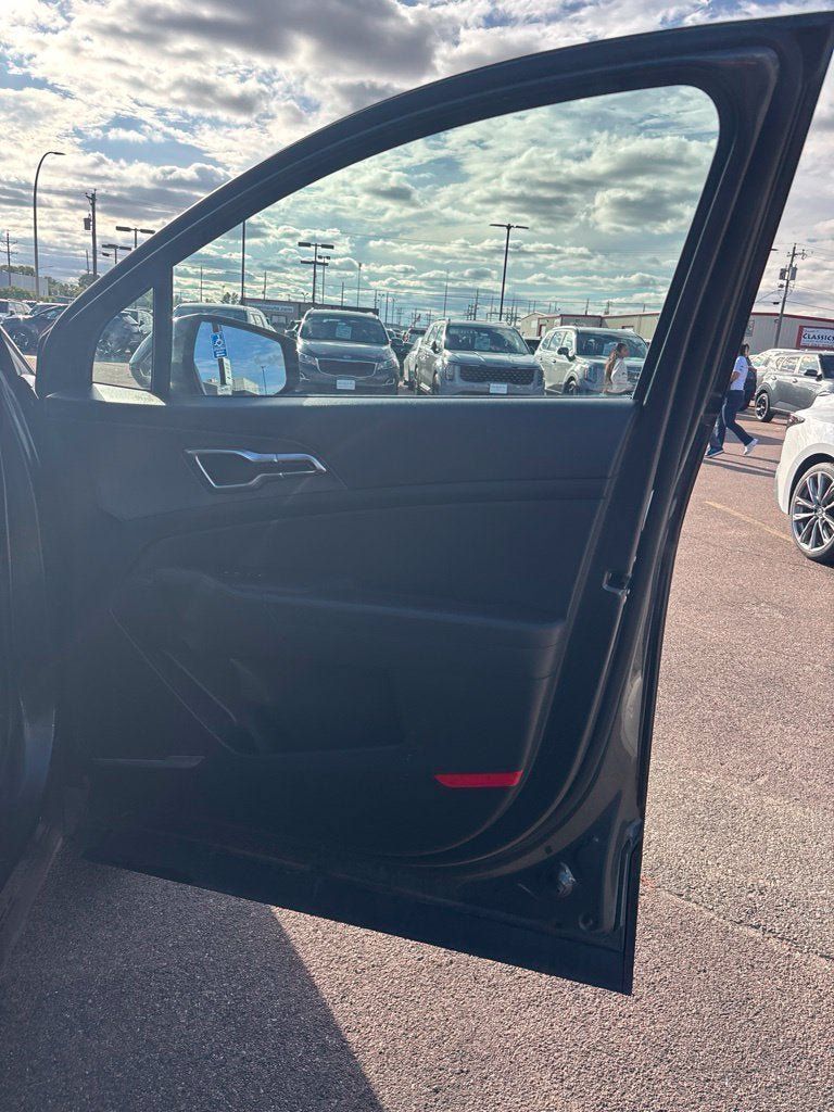 Used 2023 Kia Sportage LX AWD/4WD image 27