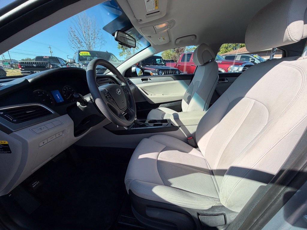 Used 2017 Hyundai Sonata SE FWD image 17