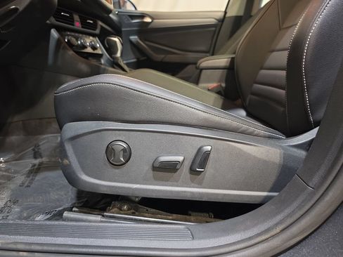 Used 2024 Volkswagen Jetta SE FWD image 14