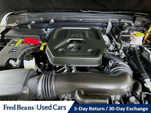 Used 2025 Jeep Wrangler Unlimited Sahara w/ Safety Group AWD/4WD image 32