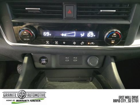 Used 2025 Nissan Rogue SV AWD/4WD image 19