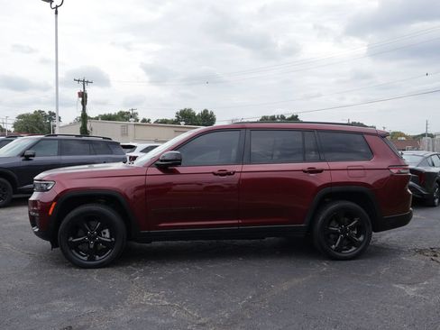Used 2023 Jeep Grand Cherokee L Limited w/ Black Appearance Package AWD/4WD image 4