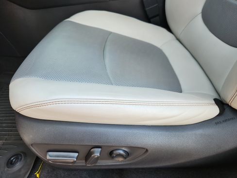 Used 2021 Toyota RAV4 Limited image 8