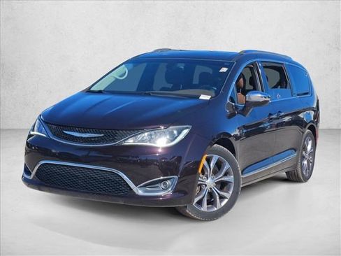Used 2017 Chrysler Pacifica Limited w/ Tire & Wheel Group image 1