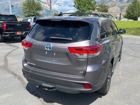 Used 2019 Toyota Highlander LE AWD/4WD image 9