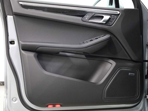 New 2026 Porsche Macan AWD/4WD image 16