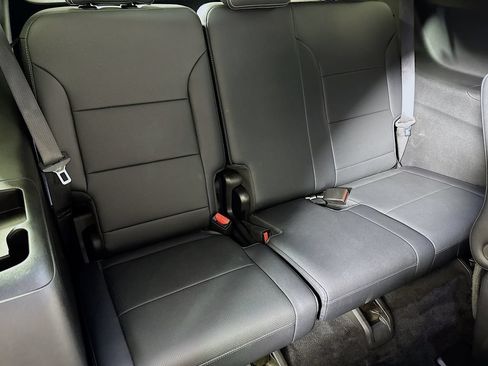 Used 2025 Chevrolet Traverse LT FWD image 25