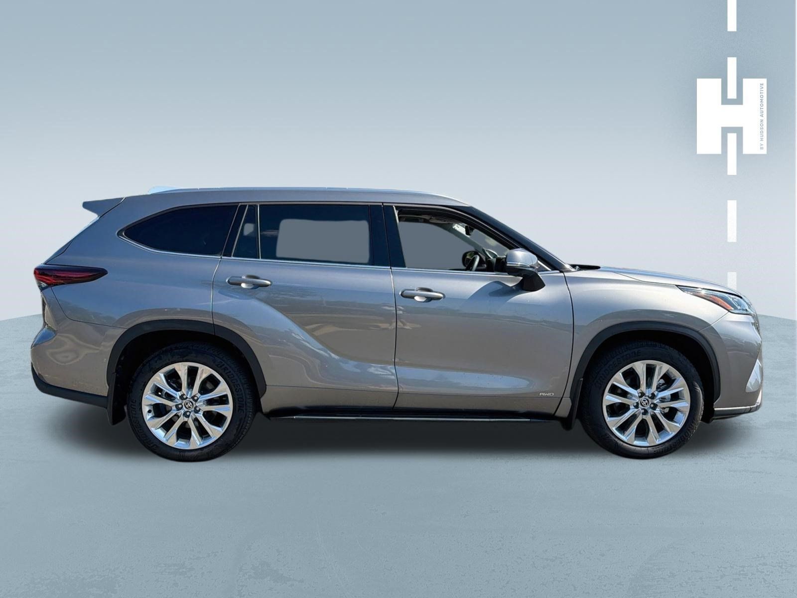 Used 2026 Toyota Highlander Limited AWD/4WD image 3