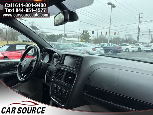 Used 2019 Dodge Grand Caravan SXT image 23