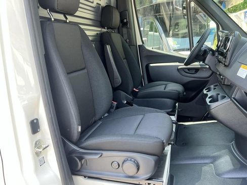 Used 2025 Mercedes-Benz Sprinter 2500 image 27