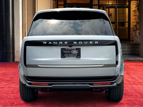 New 2025 Land Rover Range Rover SE image 4