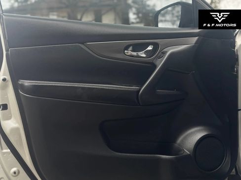 Used 2015 Nissan Rogue SV w/ SV Premium Package FWD image 30