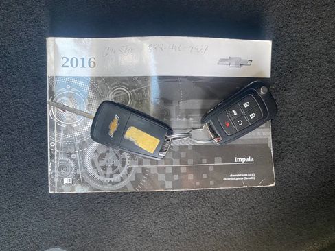 Used 2016 Chevrolet Impala LT w/ Convenience Package image 24