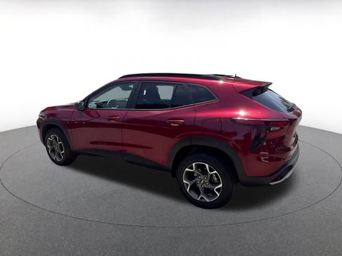 Used 2025 Chevrolet Trax LT w/ LT Convenience Package FWD image 9
