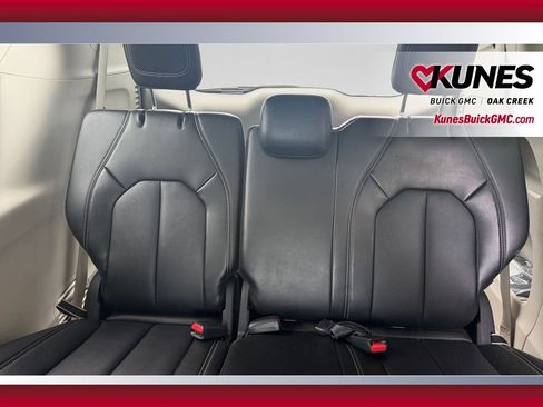 Used 2024 Chrysler Pacifica Touring-L FWD image 36
