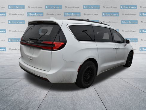 Used 2021 Chrysler Pacifica Touring w/ Cold Weather Group image 4