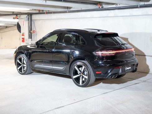 Certified 2023 Porsche Macan AWD/4WD image 3