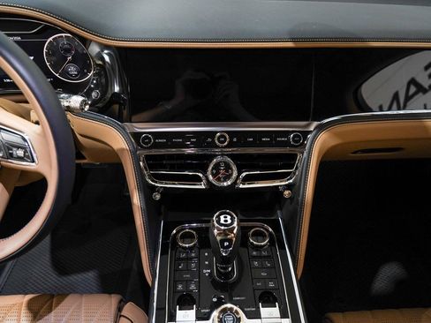 Used 2022 Bentley Flying Spur V8 image 11