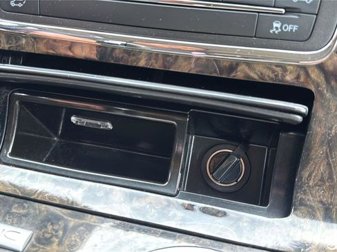 Used 2017 Lincoln Navigator Select RWD image 23