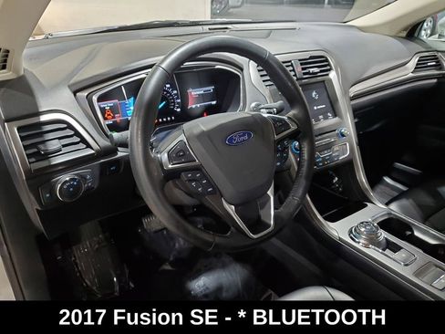 Used 2017 Ford Fusion SE w/ Equipment Group 201A FWD image 7