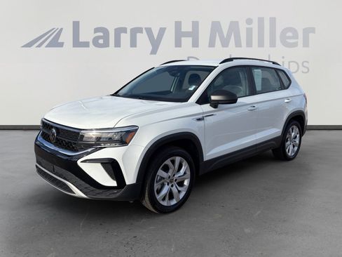 Used 2023 Volkswagen Taos S w/ Driver Assistance Package image 1