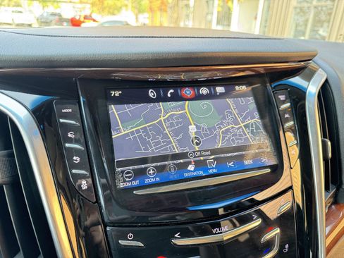 Used 2018 Cadillac Escalade Premium Luxury AWD/4WD image 17
