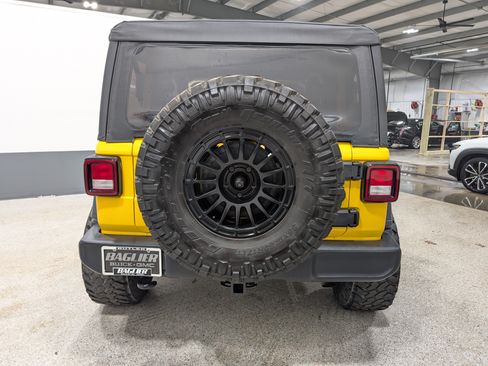Used 2019 Jeep Wrangler Sport AWD/4WD image 4