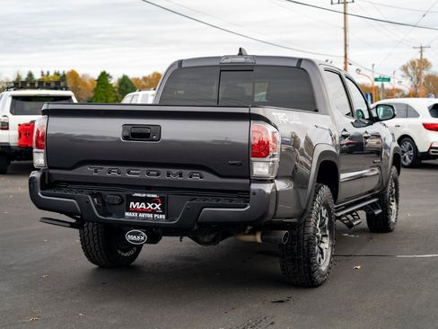Used 2020 Toyota Tacoma TRD Off-Road image 9
