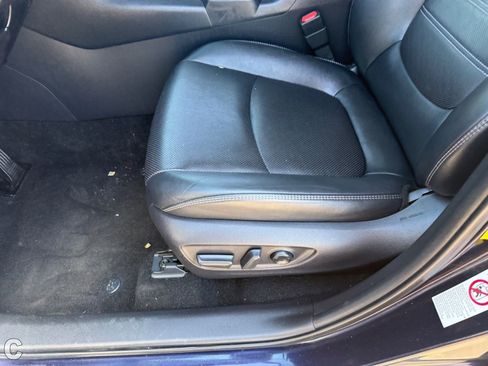 Used 2019 Toyota RAV4 Limited w/ Cold Weather Package FWD image 22