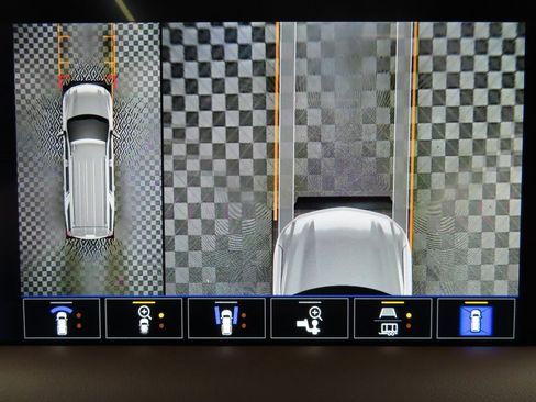 Used 2024 Chevrolet Suburban High Country image 19