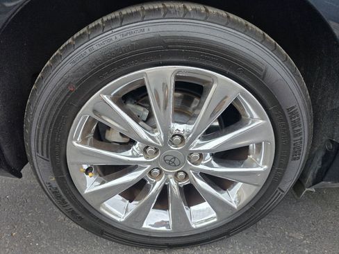 Used 2017 Toyota Camry XLE image 13