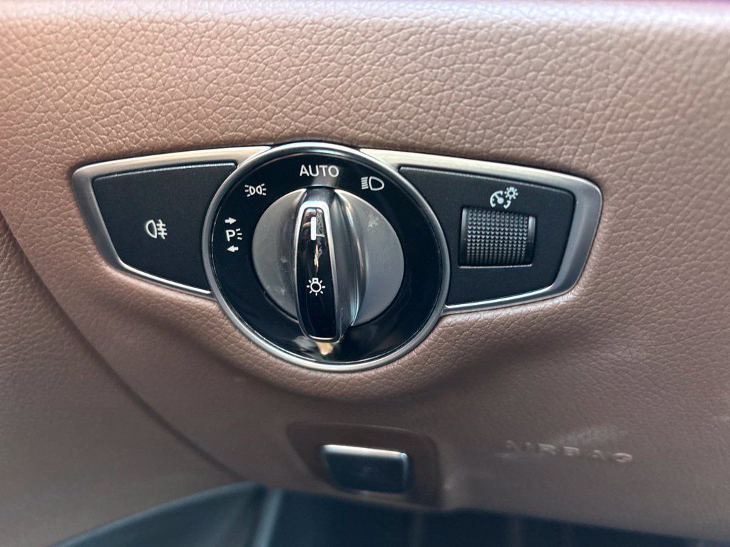 Used 2018 Mercedes-Benz E 400 4MATIC Sedan image 23